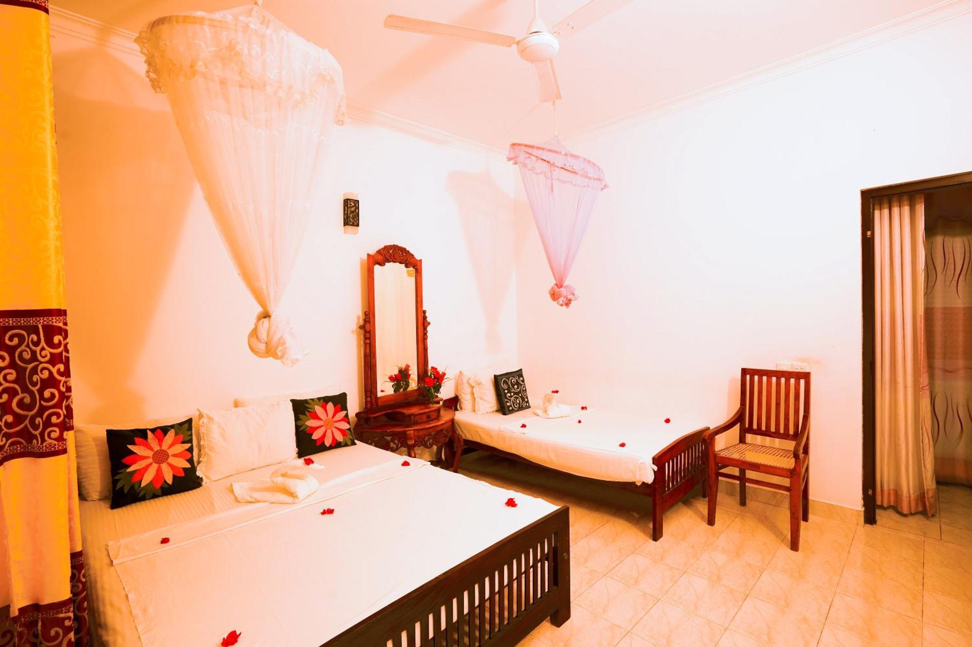 Frangipani Motel Galle Exterior foto