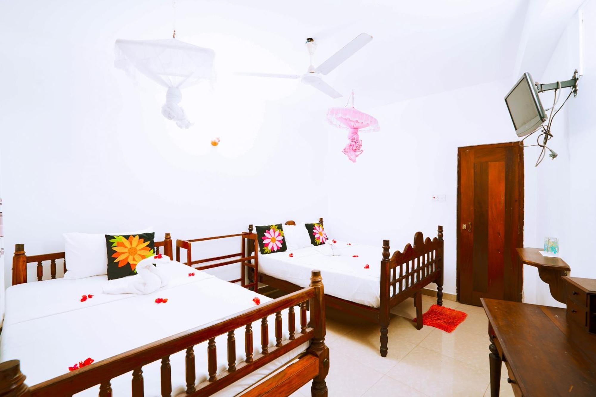Frangipani Motel Galle Exterior foto