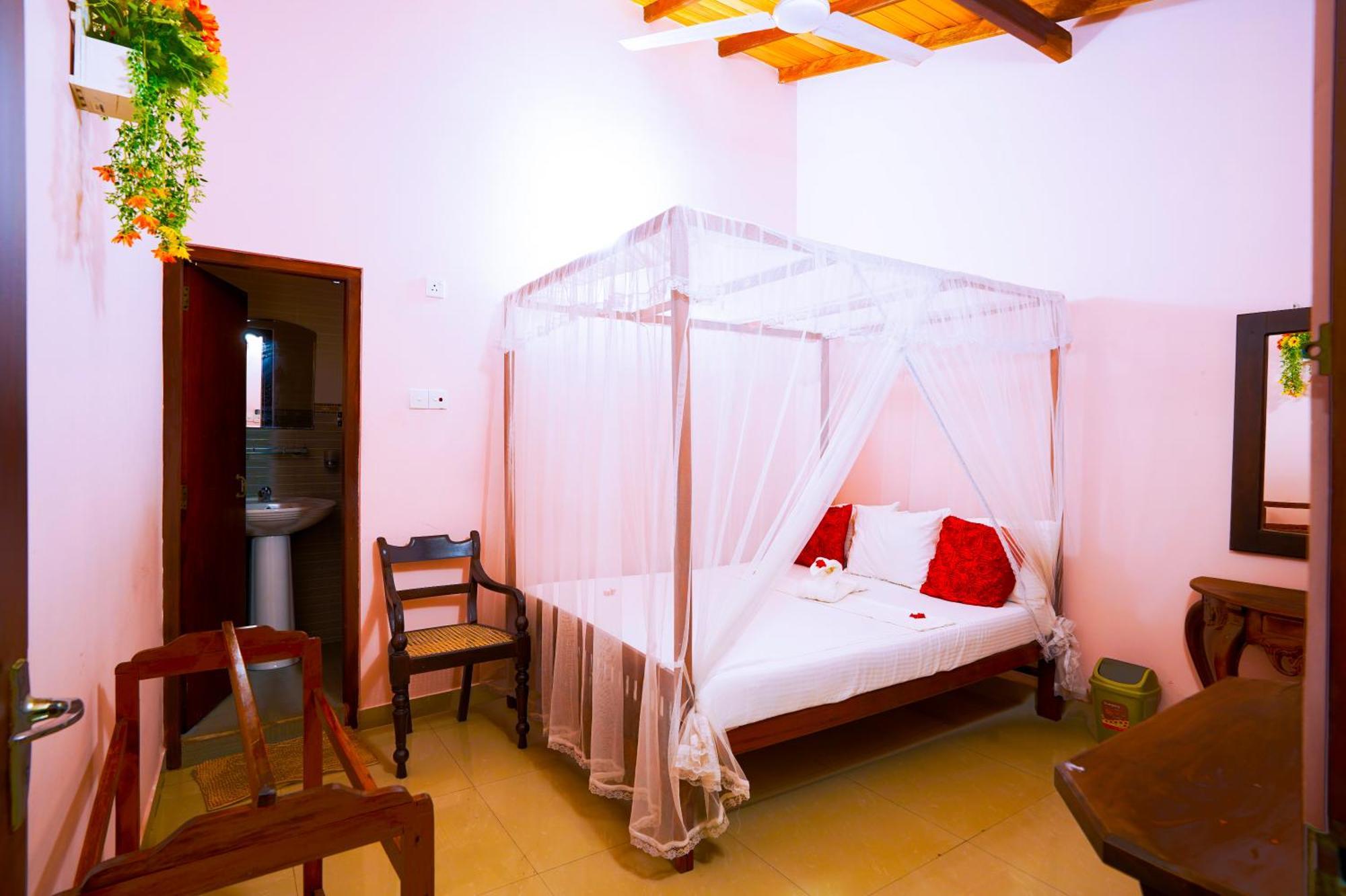 Frangipani Motel Galle Exterior foto