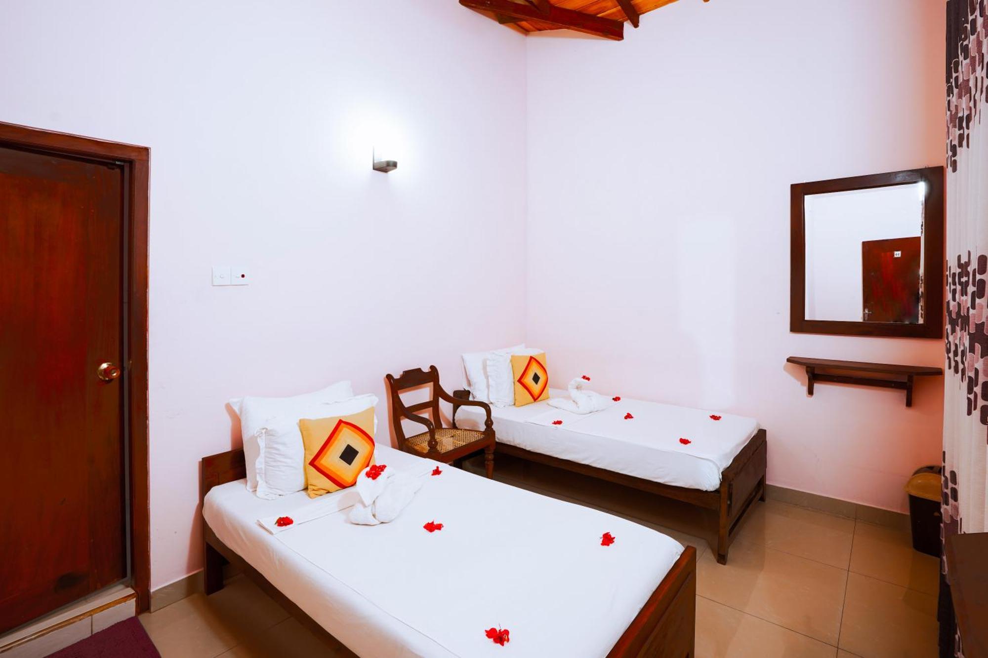 Frangipani Motel Galle Exterior foto