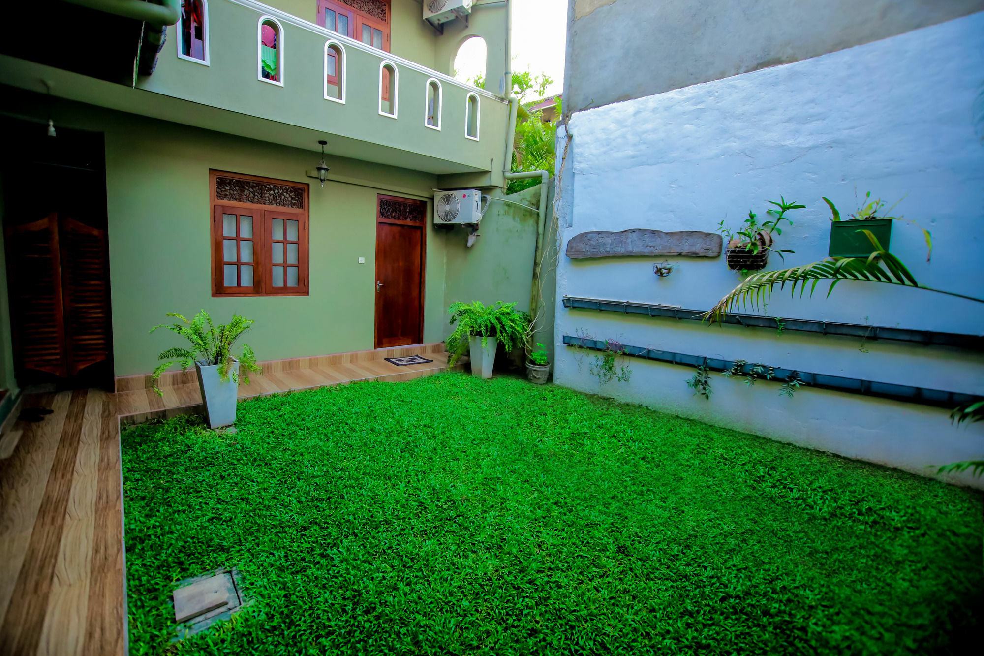 Frangipani Motel Galle Exterior foto